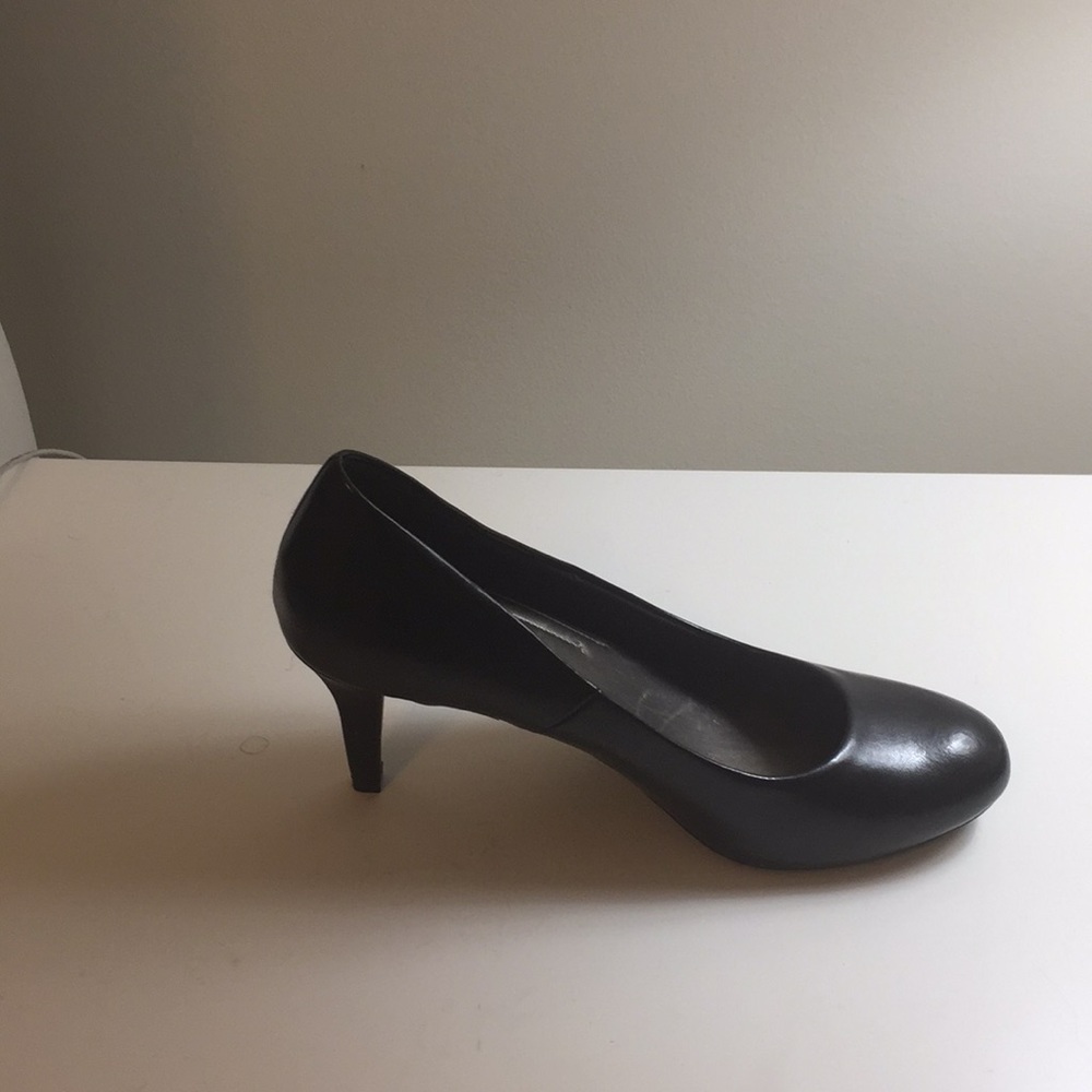 3-inch black patent leather pumps